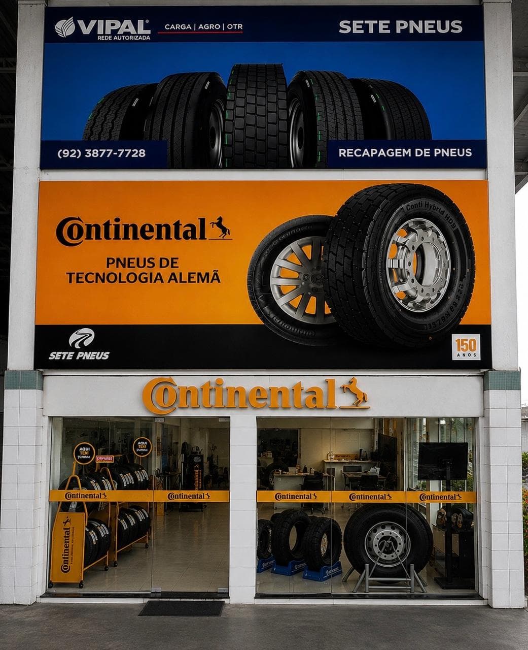 Loja da Sete Pneus com painéis Continental e Vipal Rede Autorizada e pneus expostos na vitrine